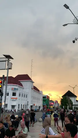Jogja istimewa di setiap sudutnya #yogyakarta #malioboro #sunset #fypage 