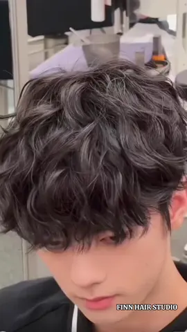 Uốn xoăn hàn bồng bềnh siêu đẹp zai  ăn tết thôi ae ơi #cattocdeptrai #xuhuongtiktok #tocnamhanquoc #kieutocnam #salontocbinhthanh #viralvideo #pixie #nhuomtocdep #lamtocantet #uontocnam #uonhanquoc 