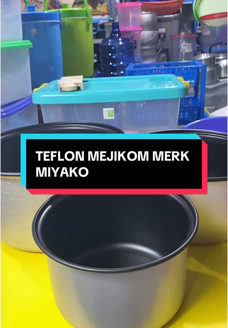 Teflon magiccom atau panci magicok merk miyako tersedia beberapa ukuran mulai dari 0,6 1,2 Dan 1,8 liter,Bahannya tebal dan anti lengket dan juga tahan gores cek di bawah yah👇🏻 #teflonmagiccom  #fypppppppp  #fy 