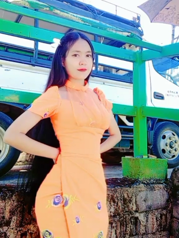 ကားစီးမယ် လာ 😜