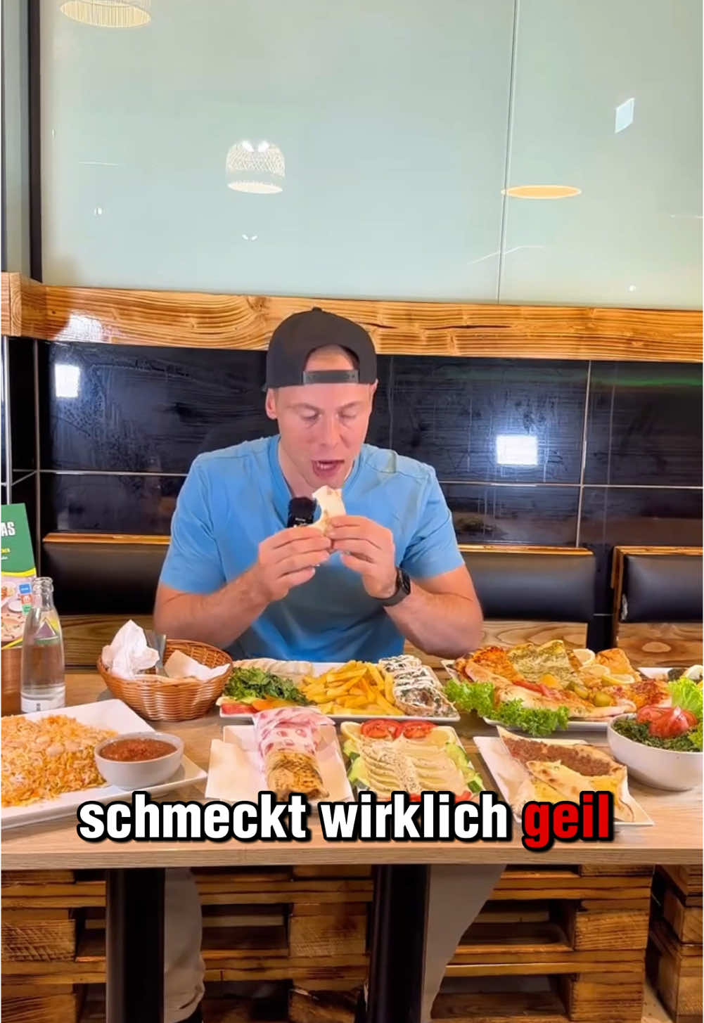 Arabische Pizza kalt oder warm bei @HAUS DES SHAWARMAS #pizzadüsseldorf #essen #käse #fleisch #kalt #warm #neueröffnung #newopening #new