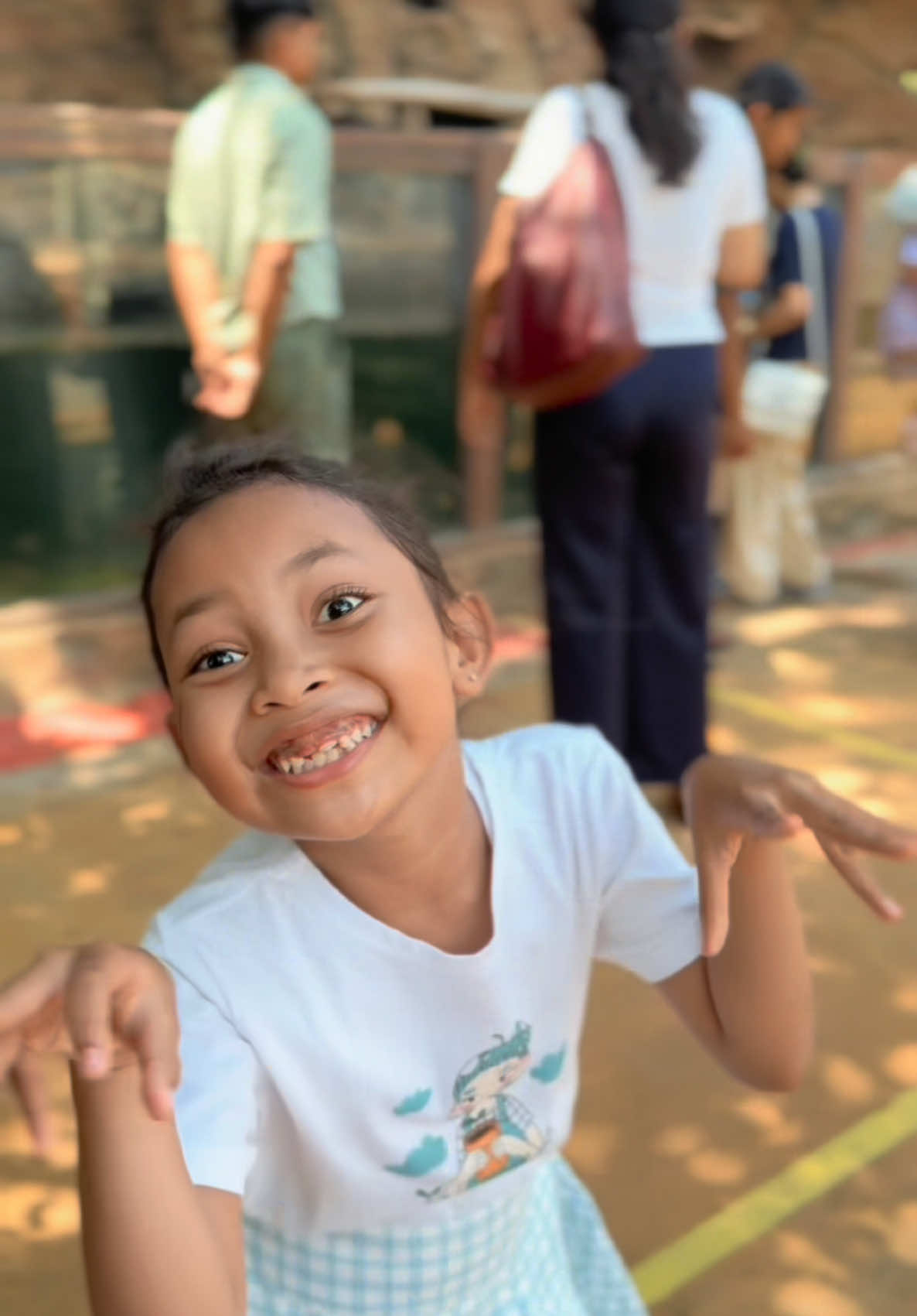 Lala lihat berang berang joget #bocil #zoo #berangberang #lucu #fyp 