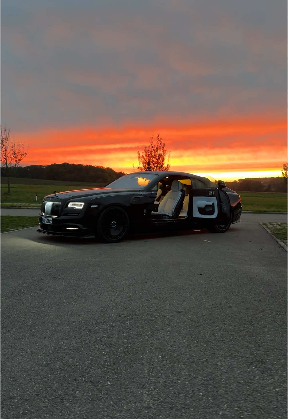 Why did i move here?🤔 @DB Avantgarde   - #rollsroyce #mansory #rollsroycewraith #carscene #fypシ゚ #fy 