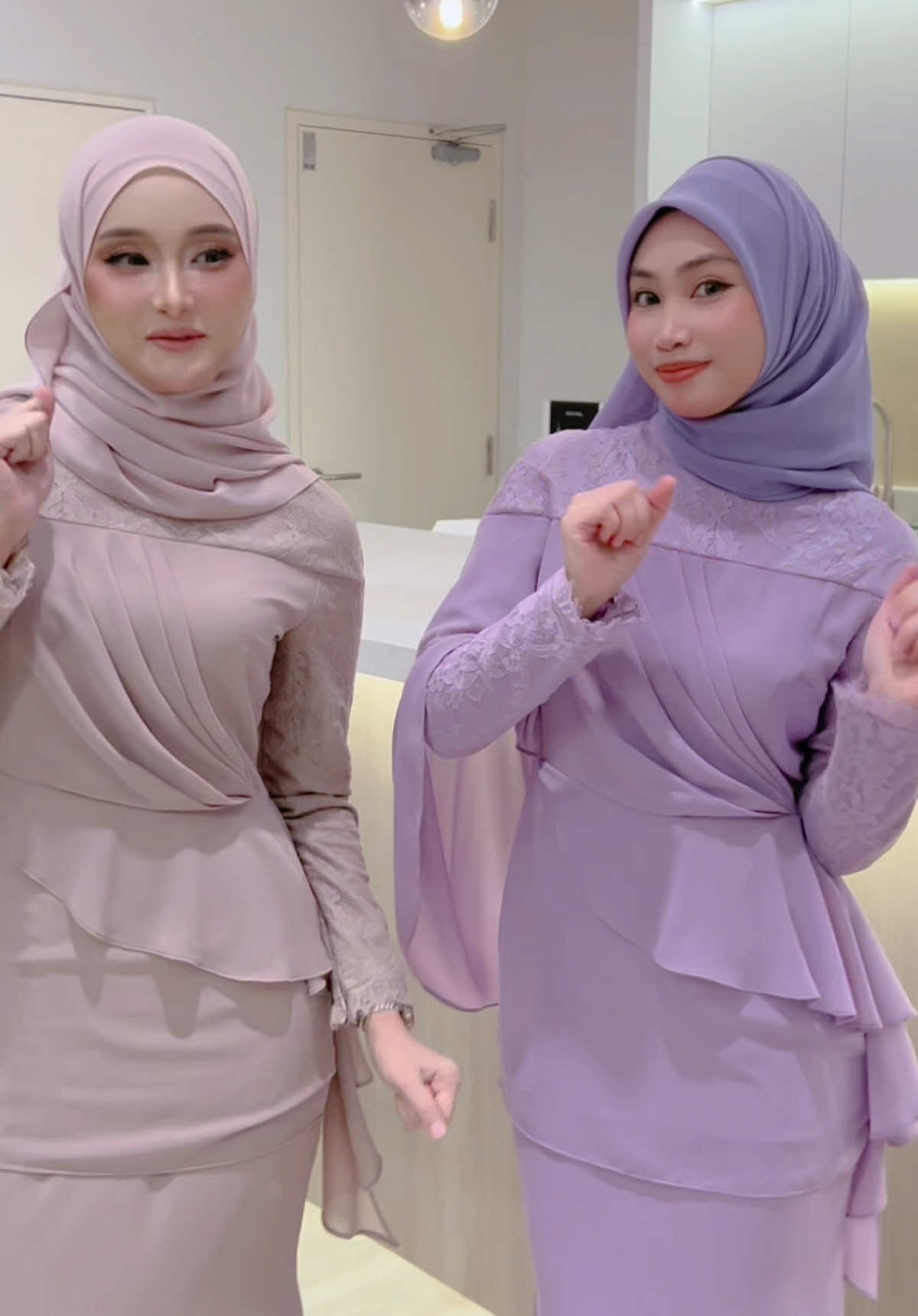 Betul ke kalau pakai warna pastel nampak lebih muda?? 🙈 Tambah pulak pakai Raviana kurung auto elegant ❤️‍🔥 #jlabella #jlabellaatelier #bajukurung #bajuraya #bajunikah #bajutunang #bajukonvo #gamis #transition #fashion #raya #dance #abaya #kaftan #JlabellaGlamorousRaya2025 #JlabellaRayaSeries #jlabellaRavianakurung #bff #dance 