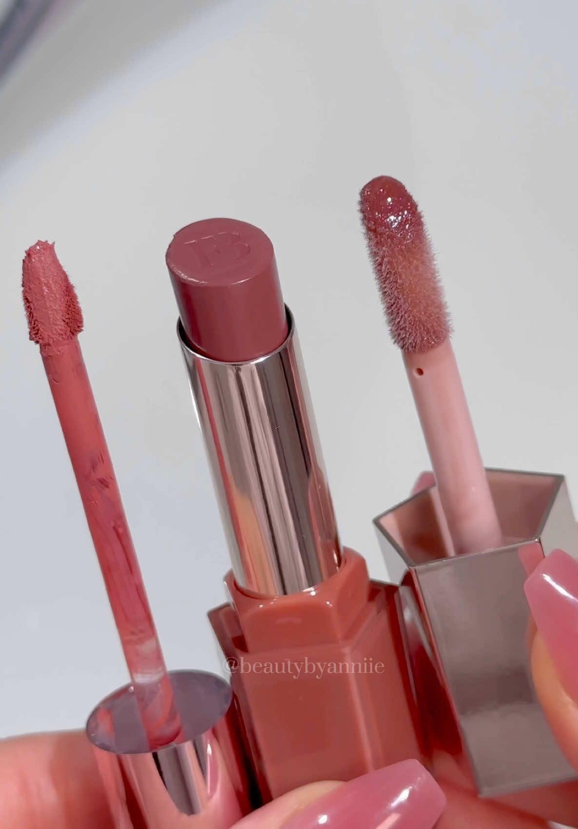 Cinnamon Spice Lip Combo @Fenty Beauty ivon Liquid lipstick; 07 Fashion fiend  Gloss bom stix:  08 Sp’ice cold  Gloss; hot chocolit  #fentybeauty #glossylips #lipcombo  ♡ ♡ ♡ ♡ ♡ ♡ ♡ ♡ ♡ ♡ ♡ ♡ Cute•Beauty•Beauty routine•Clean aesthetic•Girly girl aesthetic•Vanilla makeup•Girly things•Holy grail•Pinterest girl•Ukblogger•London•Makeup•New makeup•Pink Aesthetic•Beauty reels•Makeup essentials aesthetic•Makeup reel•Soft girl Aesthetic•Frushia pink•Bright pink•Pink girl•Photography•Makeup Aesthetic•Beauty lover• #vanitymakeup #ᴠɪʀᴀʟʀᴇᴇʟs #makeupreels #makeup #cutemakeup #wakeupandmakeup #viralmakeup#Viralbeauty#makeupcommunity #trendingbeauty #makeupcloseup #makeuptherapy #softgirl #softgirlaesthetic #makeupgirl #thatgirlaesthetic #uge #ugccreator #beautyfavorites #beautyhaul #viralproducts #ukbblogger #ukbeautyblogger #makeupunboxing #makeupnews #itgirl #cleangirlaesthetic 