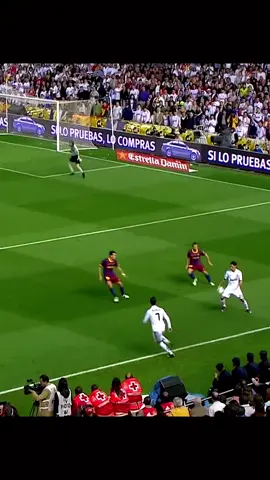 Goat 🐐  Best shoulder passing Skills ☠️ #ronaldo #passing #skills #footballedit #fyp #goats 