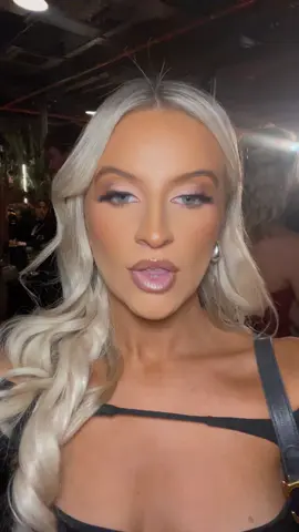 Tiktok lezza confirmed :L sick filter xo #fyp #tiktokawardsuk @Soph Galustian #tiktoklesbian 