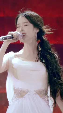 유영하듯 떠오른 Love wins all🪽 #아이유 #IU #Love_wins_all #THE_WINNING #HEREH_ENCORE 