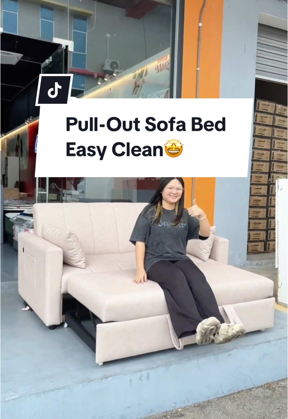 Biar betul? SofaBed warna ni Easy Clean⁉️🤩 Kalau air tertumpah, kanak2 conteng, lap je guna kain basah💕 ✅ 3 Seater Sofa Bed ✅ Pull out  ✅ Velvet Anti-Cakar ✅ Easy Clean Fabrik ✅ Rangka Solid Wood ✅ USB/ Type-C port ✅ Bantal kecil washable ✅ Pocket tepi ✅ Light Grey / Beige #sklfurnituremall #perabotanrumahtangga #decorumah #fypシ゚ #racuntiktok #sofa #sofabed #sofaeasyclean #easycleansofa #sofaminimalis #sofamewah #sofamodern #sofabedmurah #sofapullout #pulloutsofa #sofaaestetic #sofaanticakar 