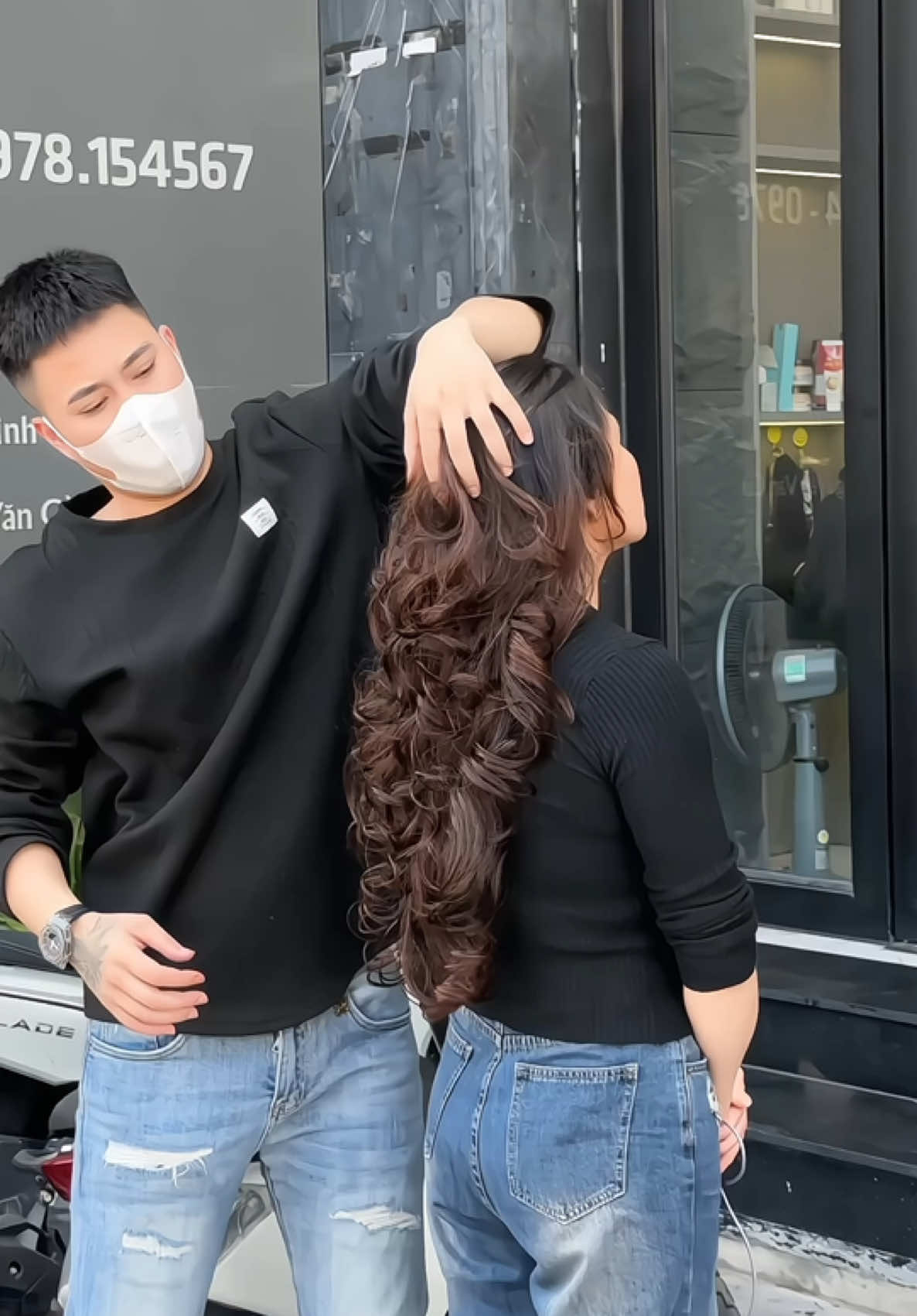 Uốn xoăn cao tại Vinh #tiemcattocovinh #xuhuong #lamtocovinh #goclamdep #vinh #lamtochatinh #layer 