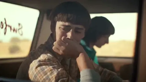 البكايه ☝🏻 Vs المحنك 🤠 . #dustinhenderson #strangerthings #سترينجر_ثنقز #داستن #l22tz #tiktok #explore #fyp #foryou #viral #netflix 