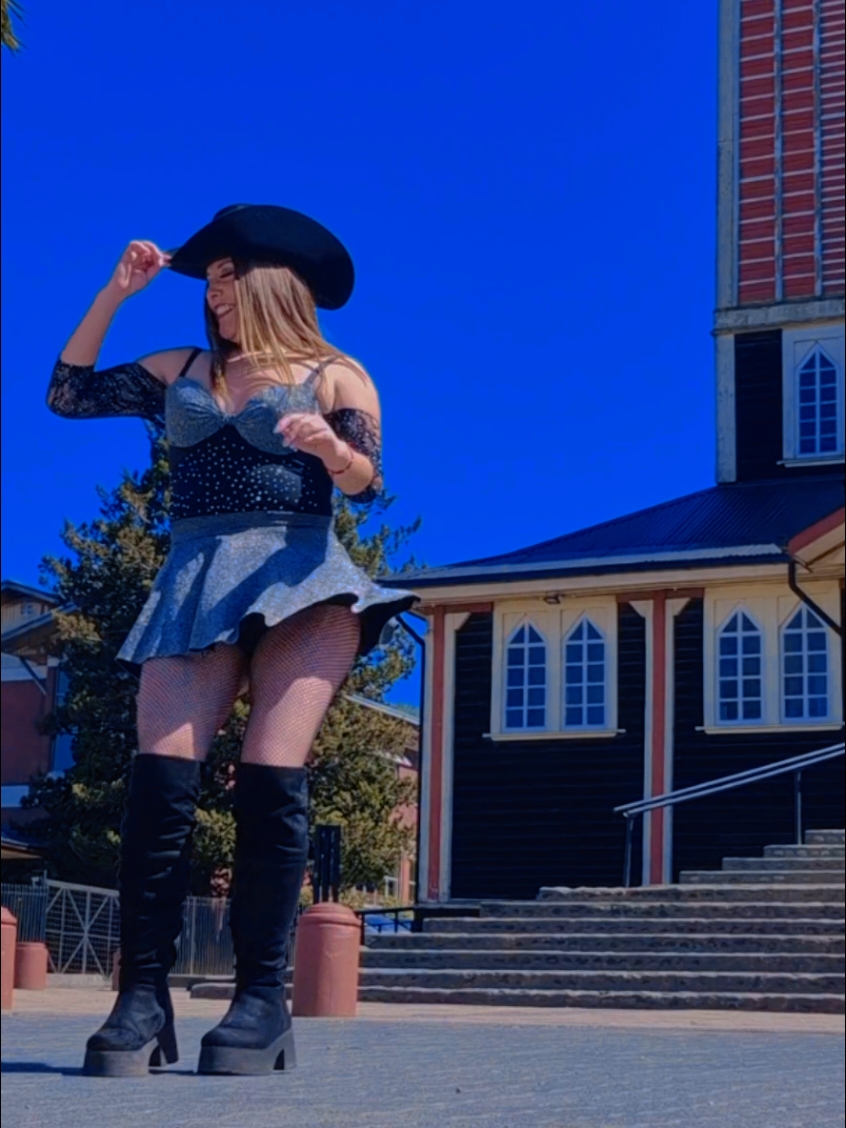 Al ritmo de la mejor voz  femenina en la movida tropical ranchera ✨️ LA REINA DE LOS CORRIDOS y no hay más 💃🤠 @𝑨𝒍𝒆𝒙𝒊𝒂 𝑳𝒊𝒍𝒍𝒐 💕 