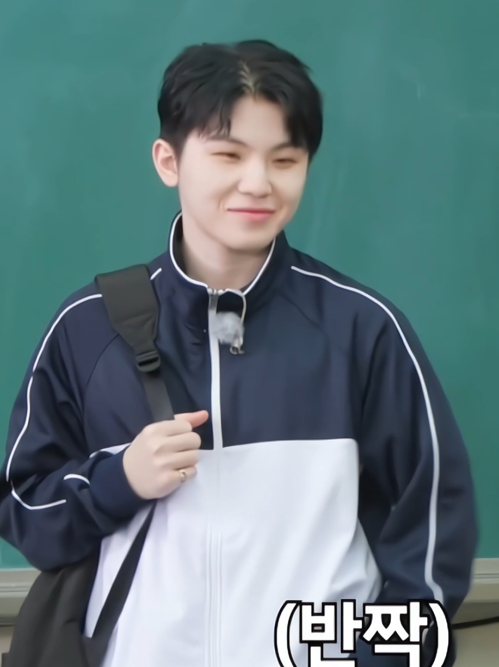 salfok uji putih banget kek nasi😭🫵🏻 #woozi #wooziseventeen #seventeen #goingseventeen #fyp #foryou 