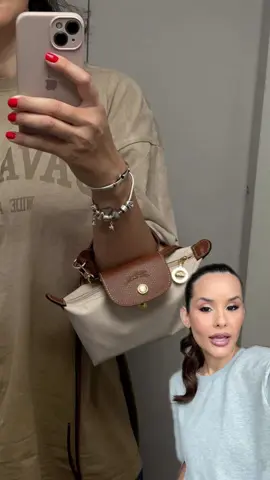 sempre fico chocada em como cabe coisa dentro dela #longchamp #vaiprofy 