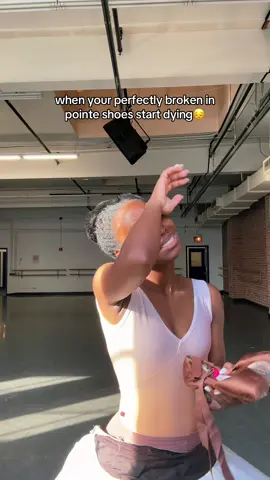 literally so sad😭😩 #ballet #pointeshoes #blackballerina #deadshoes 