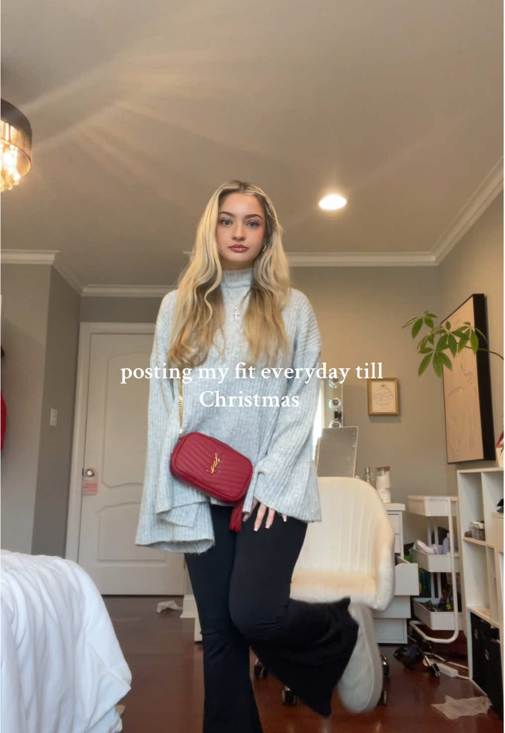 Cant go wrong with a Cozy over sized sweater and platform uggs ❄️ #outfitinspo #winterfashion #wellness #selflove #SelfCare