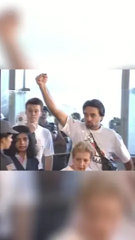 Homenagem Emocionante a Ayrton Senna: Amigos e Felicidade Neste tributo emocionante, amigos, familiares e ícones da cultura brasileira se reúnem no Salão Monumental para se despedir de Ayrton Senna. Reviva momentos tocantes e gestos de amor que eternizam sua memória. #AyrtonSenna #Tributo #Homenagem #Amigos #Família #CulturaBrasileira #Saudade #Luto #Emoção #Despedida #adrianegalisteu #xuxa #senna #galisteu 