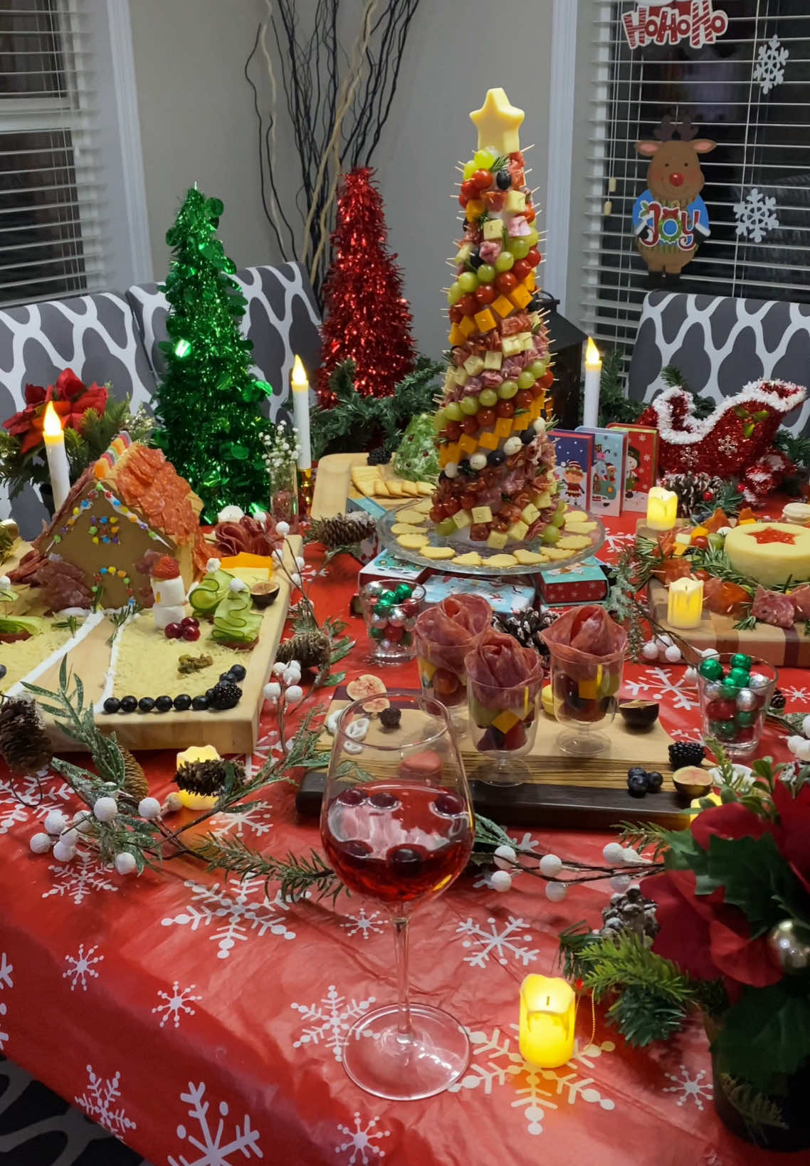 🎄✨ HAPPY HOLIDAY SEASON! ✨🎄 The holidays are all about good food, great company and making memories. 🥂 It’s even more fun when you build a charcuterie board! ✨🧀🍇🥖 Mastro & San Daniele can help bring flavors to your celebrations! 💫 From cozy date nights to festive family gatherings, there’s a charcuterie board for every occasion. 🧀🍇🎉 I built this delicious 3D Christmas tree for my loved ones and it was a show stopper!  Ready to make your holiday season extra special? Build your own charcuterie masterpiece with Mastro & San Daniele meats! 🎉 🥓 Delicious deli meats from @share_mastro were used to build the charcuterie Christmas tree, charcuterie wreath and charcuterie gingerbread house. 🎄🌿🏠 Disclosure: I have participated in a paid partnership with Mastro/San Daniele. Opinions in this post are my own.   #mastroholiday #sandanieleholiday #celebratewithmastro #ad . . .