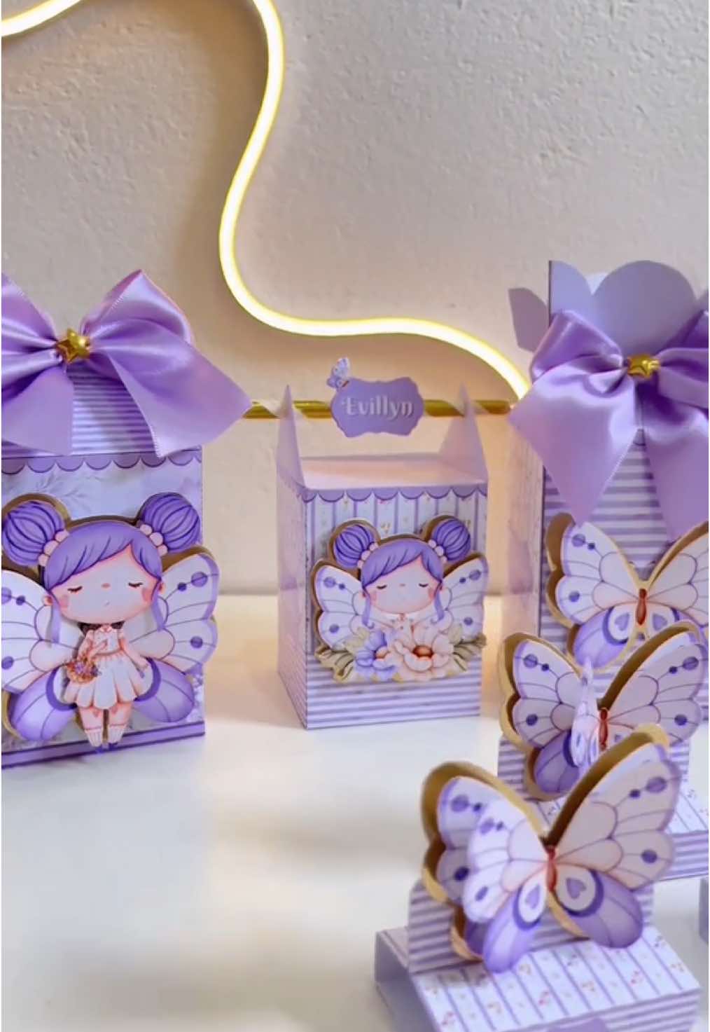 Estão ficando cada dia mais lindas ✨💜 . . . . #papelaria #lembrancinhaspersonalizadas #tesourete #papelariapersonalizadainiciante #foryour #impressora 