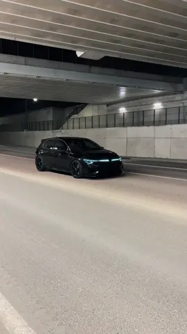 Dark night 🥷 #carsoftiktok #golf8r #vw #fullblack #car 