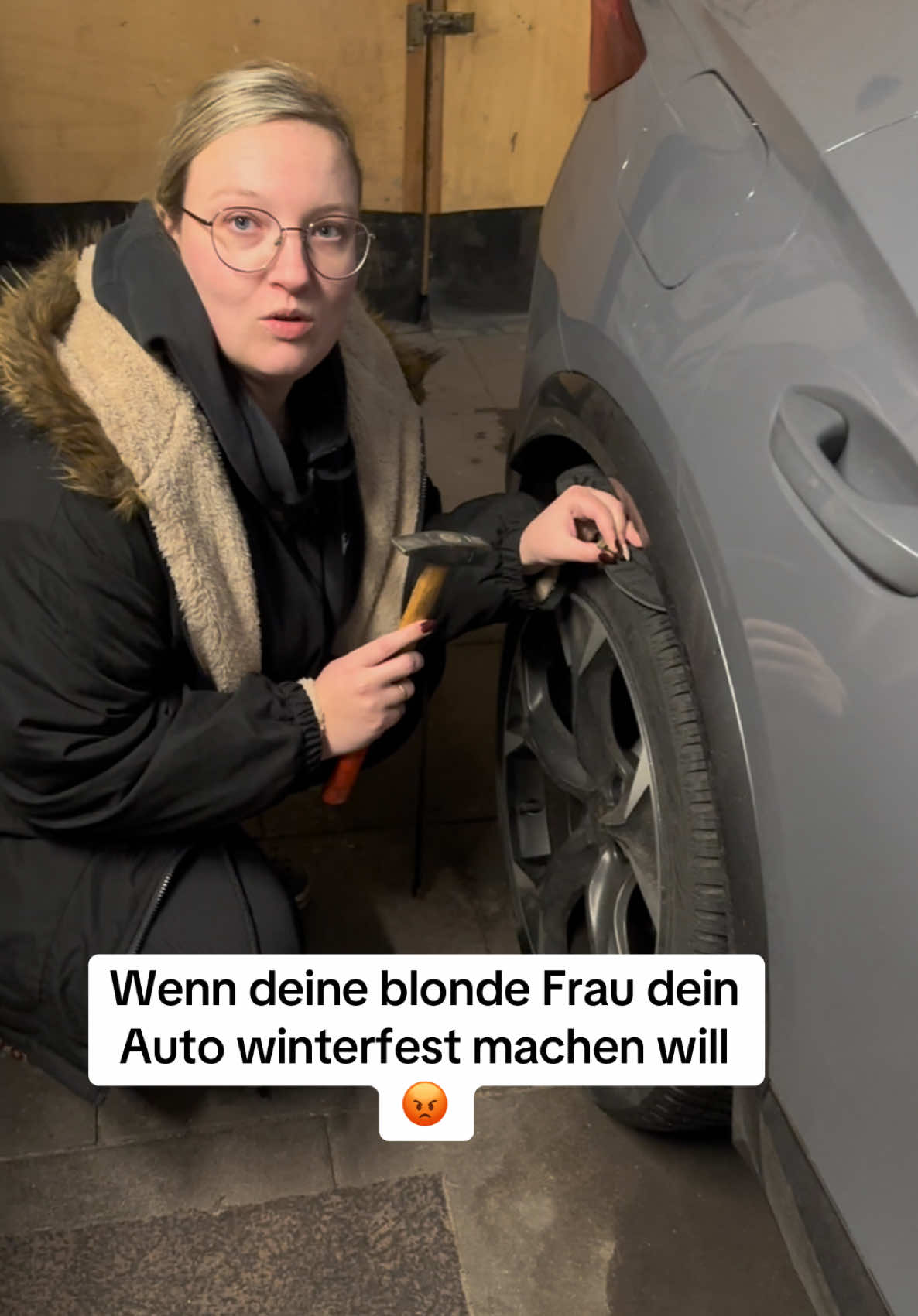 Insta: Couple_Chaos #couplegoals #couplecomedy #foryoupage #fyp #foryou #nomobbing #goviral #justforfun #fypage #fürdich #typischfrau #typischmann #viraltiktok #viralvideo #goviral #funnyvideos  #fypシ゚ #mannundfrau #couple #couples #couplestiktok #coupleprank #car #auto 