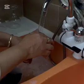 جهاز تسخين المياه الكهربائي السريع مع حنفية + مرش الدوش ????  instant electric heating water faucet&shower هل تحتاج الى ماء ساخن فوري كلما فتحت الحنفية؟ هذا الجهاز يمكنك من الحصول على الماء الساخن في ثوان، لا داعي للانتظار أو تركيب سخان كبير الحجم بعد الآن، حيث أنه مقاوم للحرارة ومصنوع من بلاستيك ABS عالي الجودة مع شاشة LCD لعرض درجة الحرارة. كما يمكن إستعماله كحنفية عادية للماء البارد والساخن.     الصنبور السحري لاداعي للانتظار لوصول الماء الساخن♨ وفر الماء والكهرباء مع صنبور تسخين الماء الفوري  فقط خمس ثواني لتحصل على ماء ساخن سهل التركيب وتستطيع وضعه مكان الصنبور العادي، مريح وبسيط، وسهل التركيب مع شاشة LED رقمية توفر 70 % من استهلاك الماء والكهرباء  شكله جميل ويتم تركيبه على جميع انواع المغاسل طول حبل الكهرباء متر و نص. القدرة 3000واط.  التوصيل متوفر: