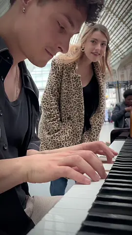 Sing in street #guitar #music #sing #piano #cover #fypシ゚viral 