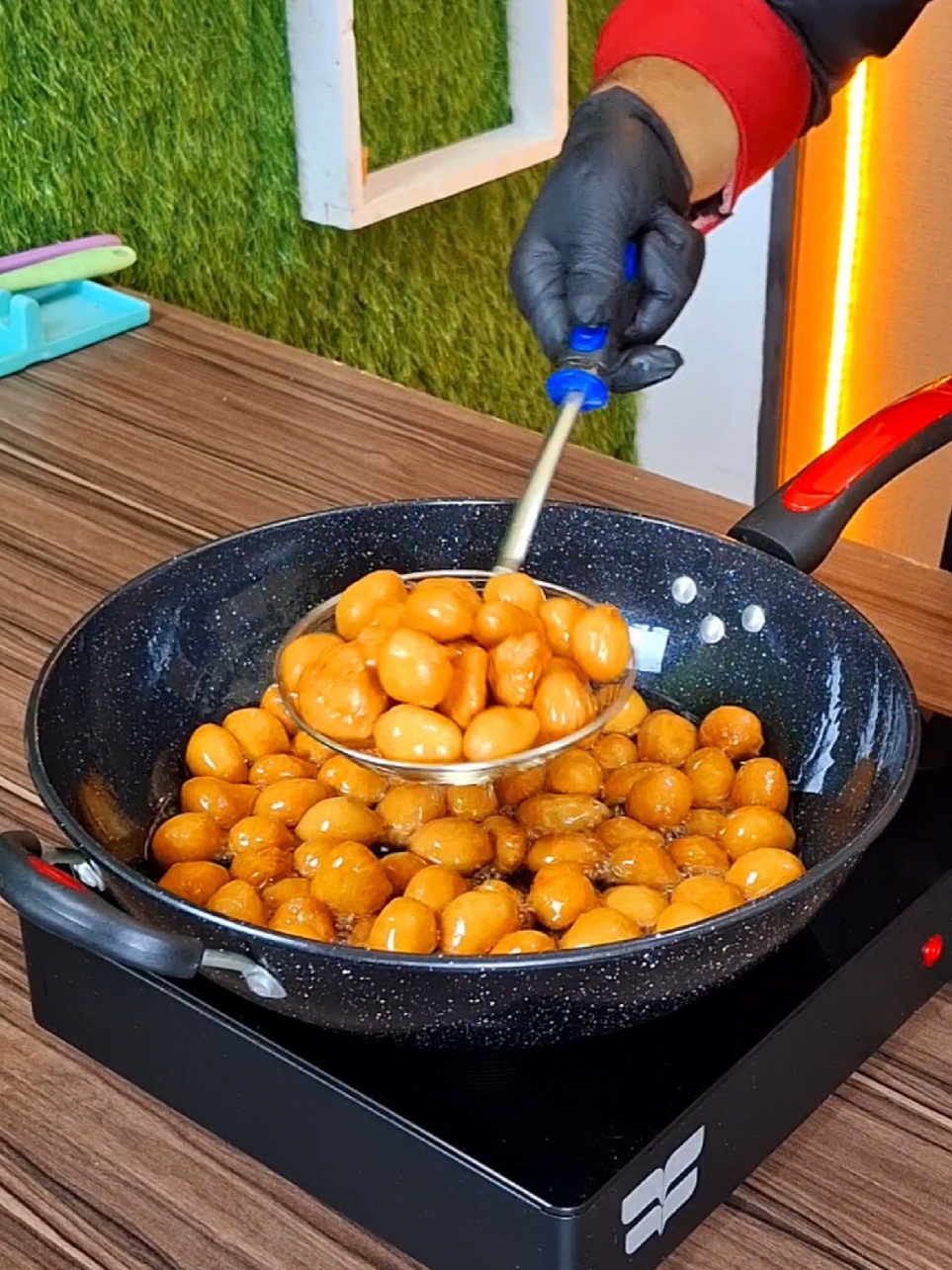 طريقه عمل زلابية او لقمه القاضي #زلابيه #زلابيه_عراقيه #عوامات #لقمه #لقمه_القاضي #زلابية #زلابيه#زلابية #زلابية_في_البيت #ريلز #طبخ #حلويات #حلويات_سريعه #حلويات_سهلة_وسريعة #حلوياتي #حلويات_شرقيه #حلويات_شرقيه_فنون #حلو #حلويات #زلابيه 