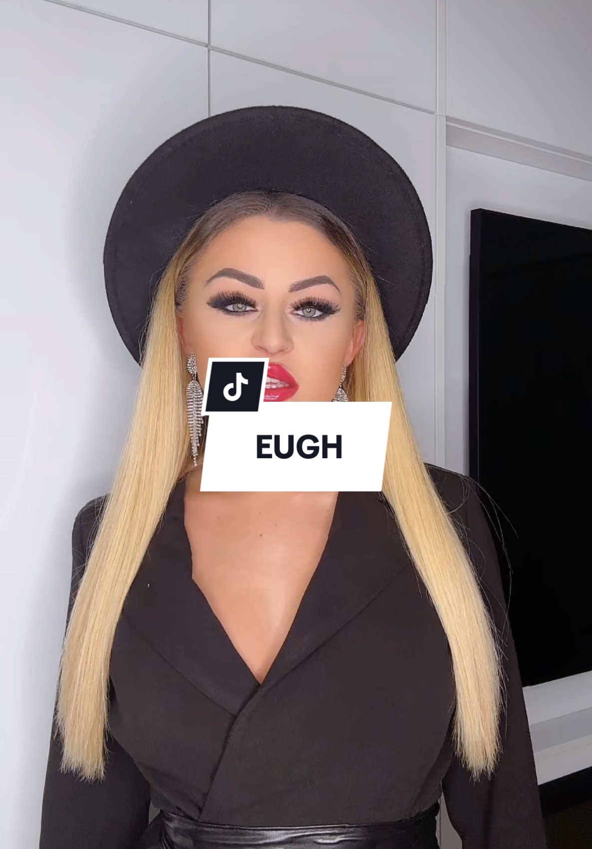 Kicsit elkestem a trenddel tudom, de mentsegemre legyen hogy multhet ota a vazlataban van a video😆 #eugheugh 