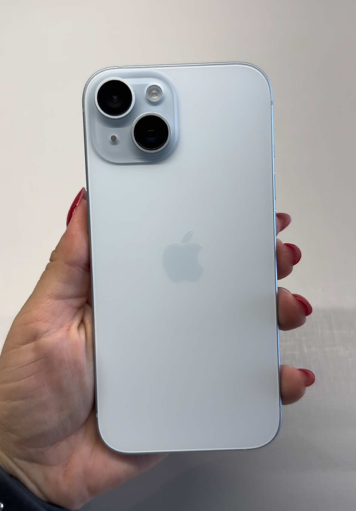 📱 iPhone 15 Azul disponível! ✔ Saúde da bateria: 99% ✔ Na garantia Apple! ✅ Perfeito estado e pronto para uso. 💬 Chame no direct e garanta já o seu na Space Apple!