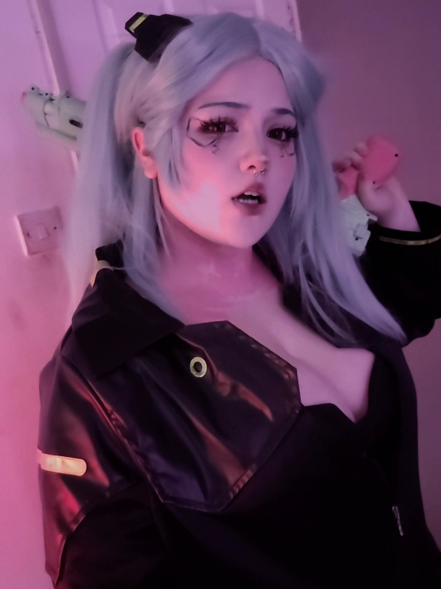 fake body!! I'm getting closer to 1k already thank u sm!! hoping to go live soon!!🤍 (boost appreciated!) #rebeccacyberpunk  #cyberpunkedgerunners #cyberpunk  #cyberpunk2077 #rebeccacosplay  #anime #animecosplay #cosplaygirl  #lucykushinada #davidmartinez #アニメ 