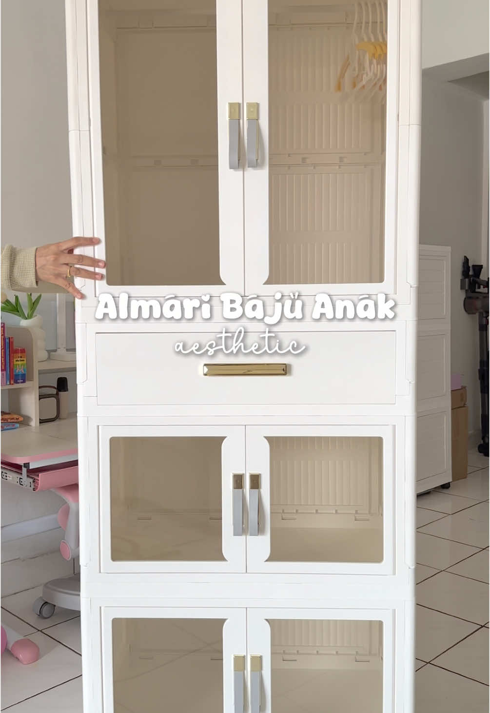 Yang tgh mencari almari baju anak, kena grab almari ni 🥰 Serious spacious, cantik & aesthetic sangat✨ Material plastik tapi tebal & kukuh tau. Highly recommended‼️ #almaribajuanak #almaribajubudak #almaribajubaby #kidswardrobe #rakbajuanak #yuumi 