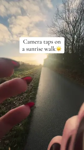 Its been cloudy here in Denmark for like a week so a sunrise is such a lovely sight to see☀️🌅🧡#asmr #asmrfyp #asmrforsleep #relaxingasmr #satisfyingvideo #natureasmr #outdoorasmr #cameratapping #tappingasmr 