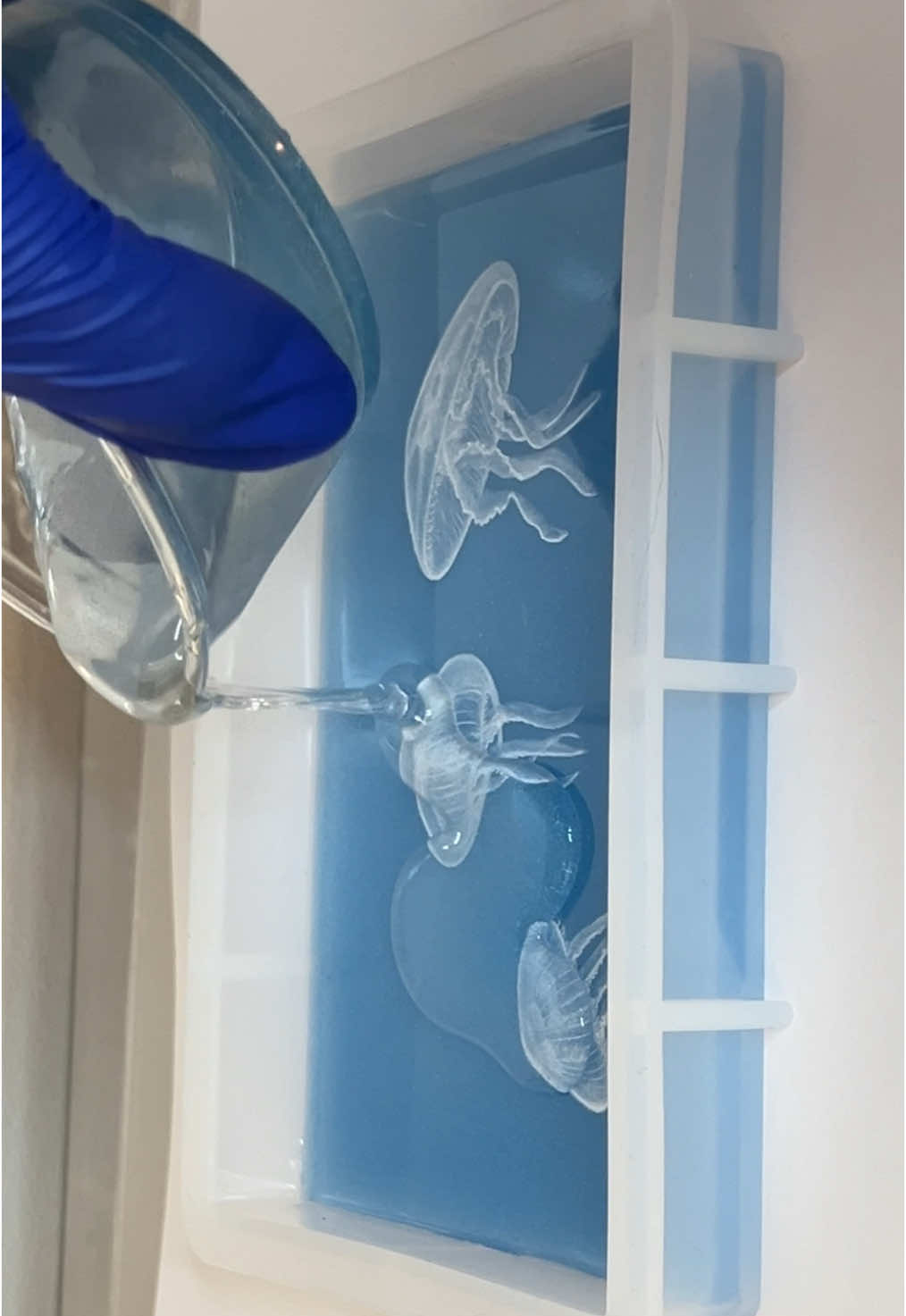 Replying to @Allebasi R Moon jellies in resin 🪼 #painting #artistsoftiktok #marinelife #tiktokpartner #fypシ 