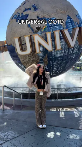 I am choosing fashion over practical every time 🤗  #universalstudios #universalstudiosorlando #vacationoutfits #OOTD #fashion #outfitinspo #outfitideas #outfit #fashionforyou #fashiontiktok #outfitcheck 