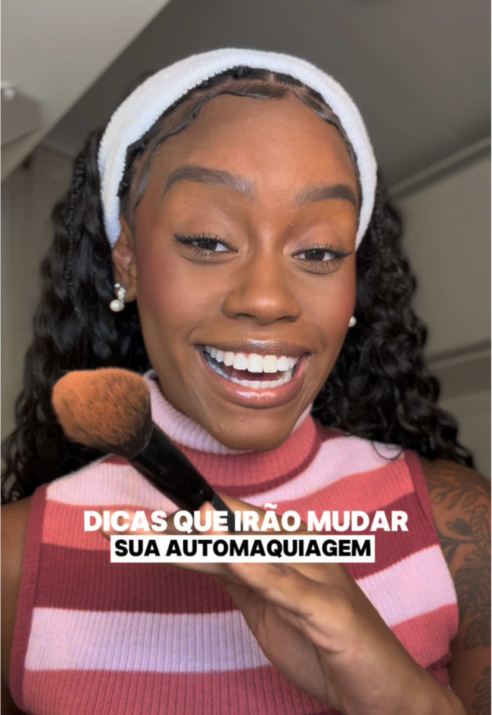 Dicas de automaquiagem para iniciantes!  🩷 As melhores bases para cada fase da sua vida, a @Avon Brasil conhece a gente direitinho né?  Essas bases você encontra no site oficial da Avon e através das consultoras de beleza!  #publi #AvonBrasil #automaquiagem 