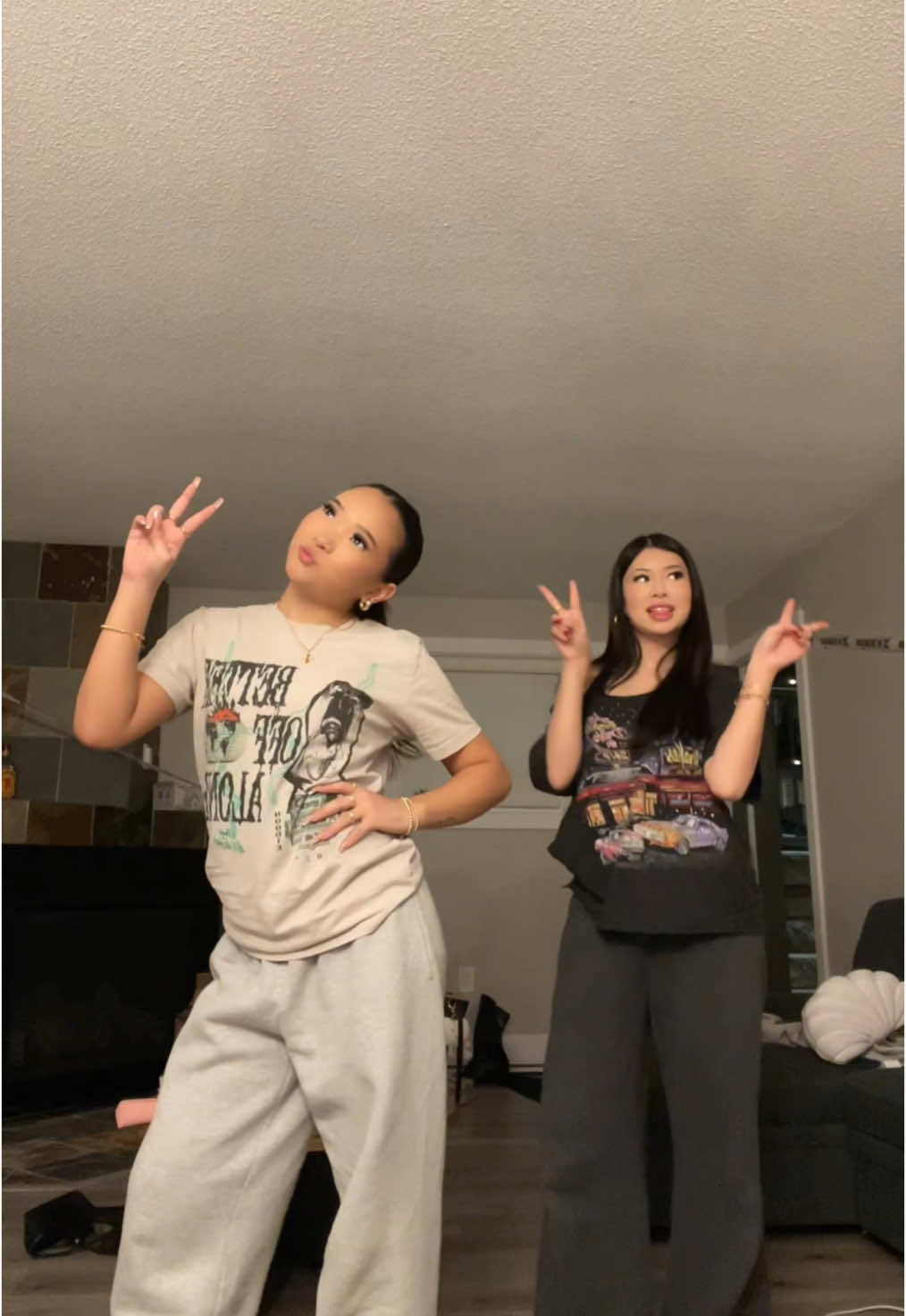 we NEEEED these fun typa dances back on tiktok 😭🙏🏼 @lauren (dc: @markio & @JayySkiii🥷🏾) #jerseyclub #realsmooth #dance 