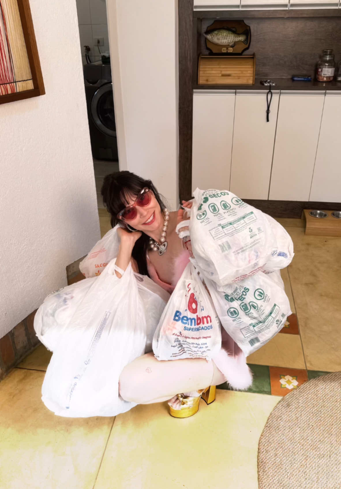 ser uma limpa lover é um estilo de vida! 🧽 as dicas e os produtos do site Cuidado da Casa são os meus aliados na missão de deixar tudo brilhando e perfumado. como uma verdadeira limpa lover, eu nunca resisto a uma sacola cheia de novidades de limpeza. e voce, também é um limpa lover? então acesse o site e o perfil do Cuidado da Casa (@cuidadodacasa) e me conta aqui nos comentários qual o seu hack de limpeza favorito! #LimpaLovers #oqueéumlimpalover #cuidadodacasa #hacksdelimpeza # publicidade@Cuidado da Casa Brasil 