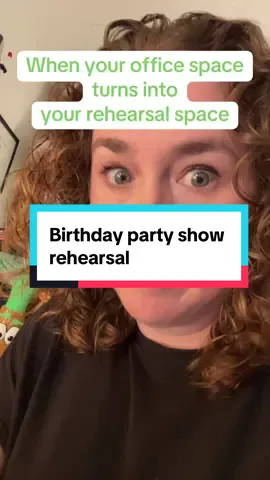 Bye bye office space, hello hello table full of puppets! #childrensentertainer #birthdaypartyshow #puppeteer #performer #puppetshow #puppet #muppet 
