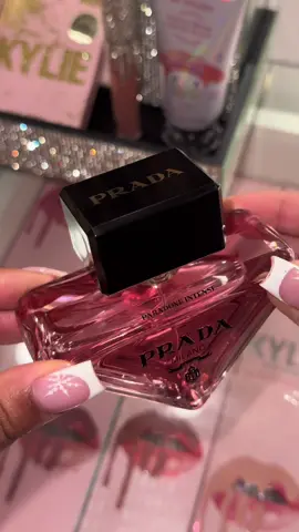 @Prada @pradabeauty #prada #pradaparadoxe #pradaparadoxeintense #pradaperfume #pradafragrance #pradabeauty #pradaholiday #perfume #fragrance #asmr #trending #fyp #foryou #foryoupage 