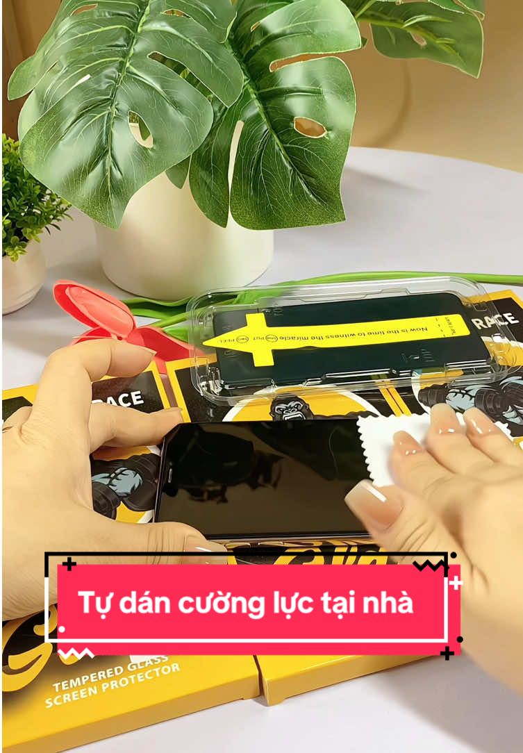 Tự dán cường lực tại nhà đơn giản với cả các chị em luôn 😚😚 #kinhcuongluc #kinhcuongluciphone #kinhcuongluctudan #kinhcuongluckingkong #kinhcuonglucdienthoai #kinhcuonglucchongnhintrom #kingkong #thuthushopping #viral #xuhuong 