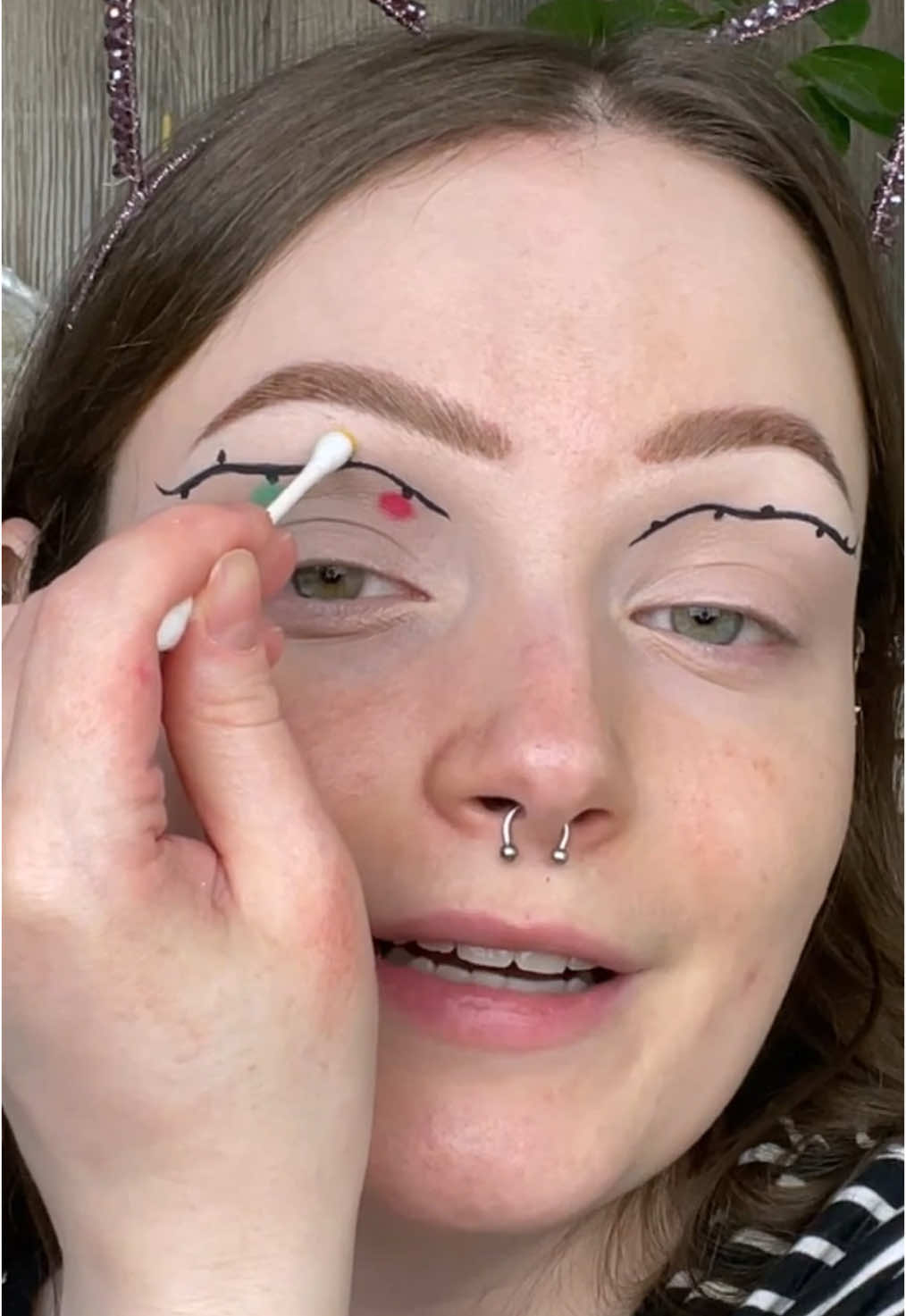 CHRISTMAS LIGHTS MAKEUP!!🎄❤️ would you wear it? Lb @linsmakeuplooks #makeuptutorial #Makeuptiktok #makeupchallenge #holidaymakeup #christmasmakeup #makeuphack #graphicliner 