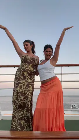 tropical night 🌺🧡✨☀️ #cruise #cruisetok #royalcaribbean 