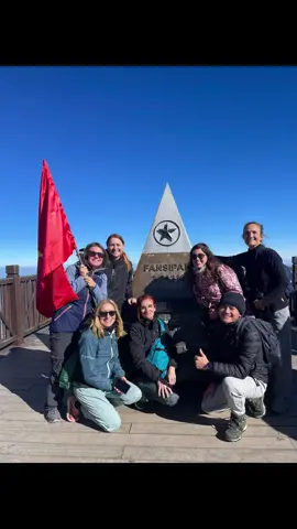 Conquering Fansipan - The Roof of Indochina in a beautiful day #sapa #sapatrekkingwithgio #sapatrekkinghikingtours #fansipan @AnneHoa @BeesHomestaySapa 