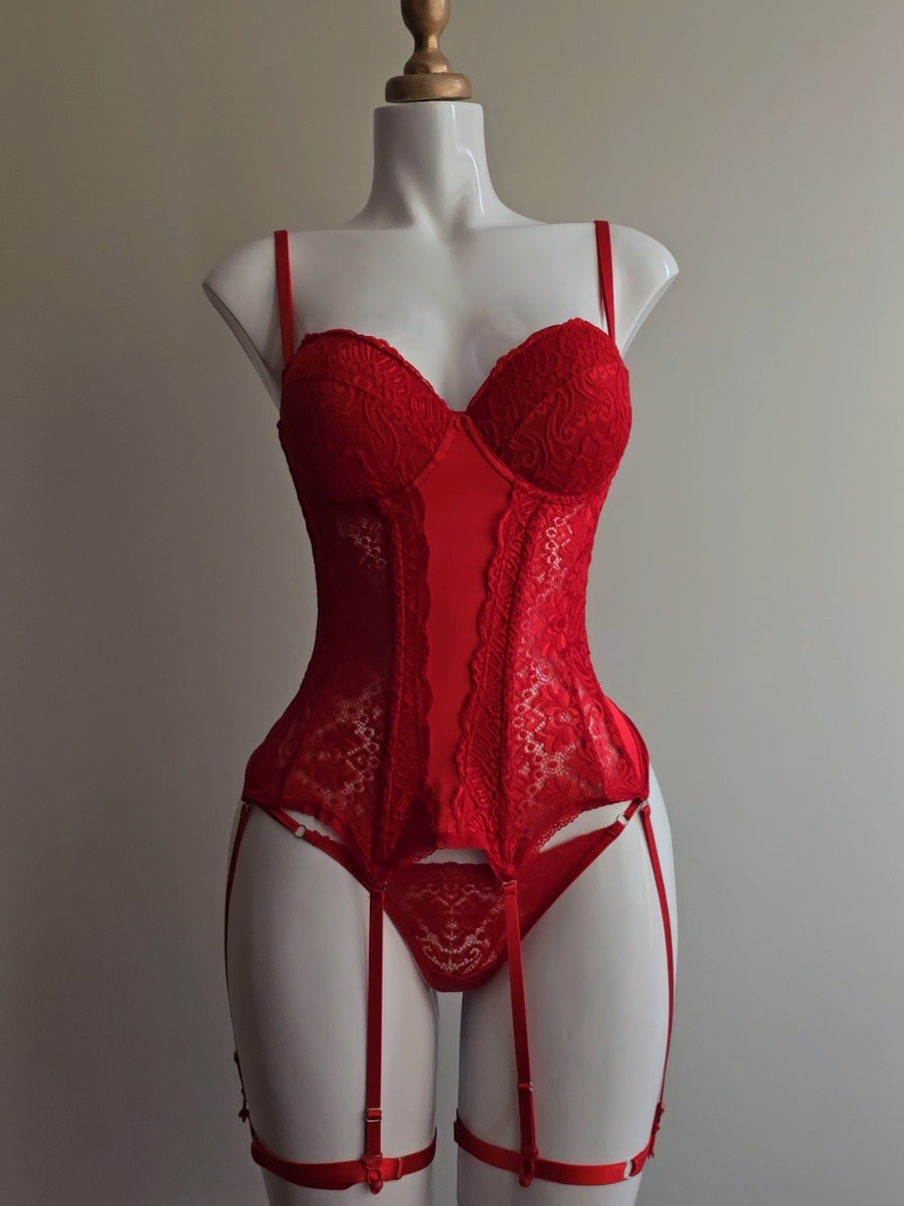 Corset en rojo🔥✨️ #corsetrojo #corsetlima #corsetperu #encajerojo #lenceriaroja #lencerialima #lenceriaperu #lenceriaencaje #lenceriaexclusiva #parejas #novios 
