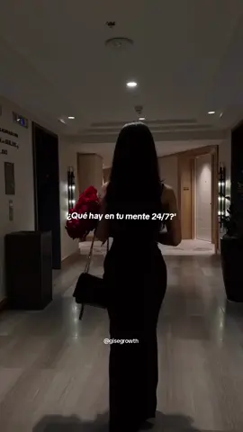 Iniciemos a construir nuestro 2025 juntas, ¿quién se apunta? 🥂👑 . #Lifestyle #visualization #fypp #goals #rich #videoviral 