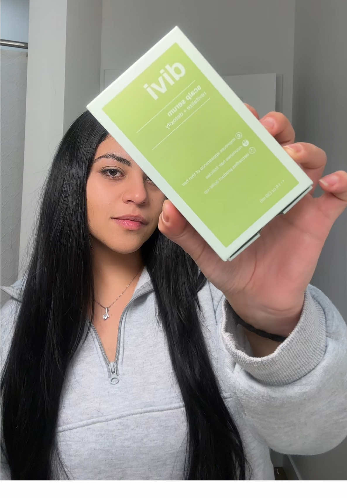 Usen este Scalp Serum por 30 dias todas las noches y despues me agradecen 🥰🤌🏼🪄💚 #fyp #diviofficial #diviscalpserum #scalpserum #scalpserumtreatment #hairgrowth #hairgrowthtips #hairgrowthjourney #revitalize 