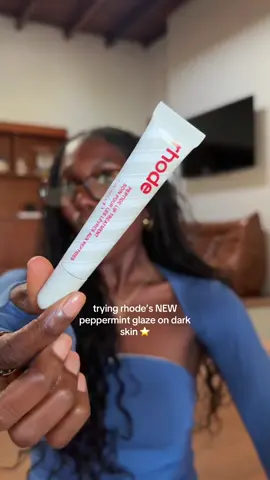 trying rhode’s NEW peppermint glaze ⭐️♥️ it’s shimmery, it’s glossy, it’s glowy…did we expect anything different??? #rhode #blackgirlmakeup #peptideliptreatment 