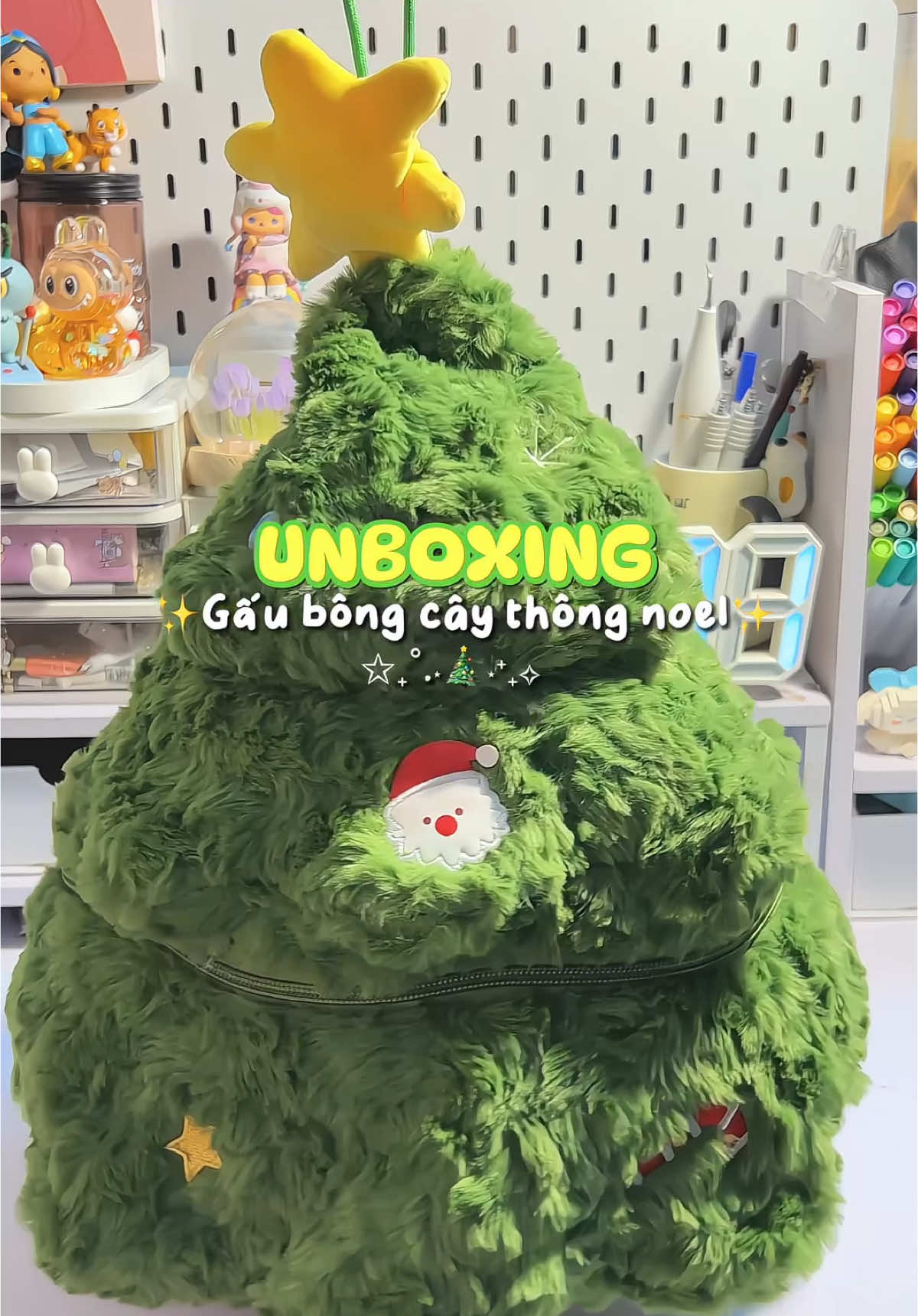 Vừa làm 🎁 vừa làm đồ trang trí giáng sinh lun nè🤩 #caythonggaubong #hopquagiangsinh #caythongnoel #unbox #quatanggiangsinh #quatangngiiu #unbox #unboxing #xh #xuhuong #fyp #foryou #unboxwithTep 