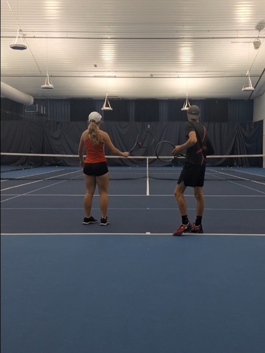 playing tennis with your bf/gf >>> #fyp #viral #frenchie #blondie #tenniscouple #tennistrickshot #tennisserve #internationallove #france #us 